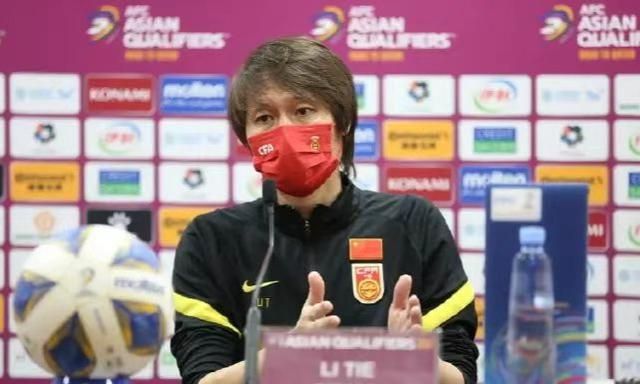 意大利转会专家、FIFA经纪人达里奥-卡诺维认为，奥斯梅恩会在明年6月转会离队。